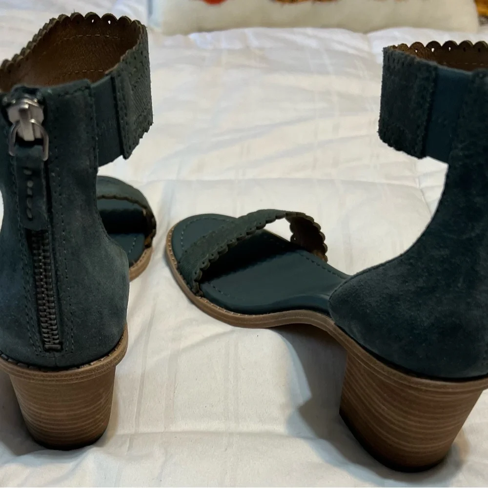 Frye Block Heel Shoe. Size 8.5.  Never worn. - Picture 5 of 7